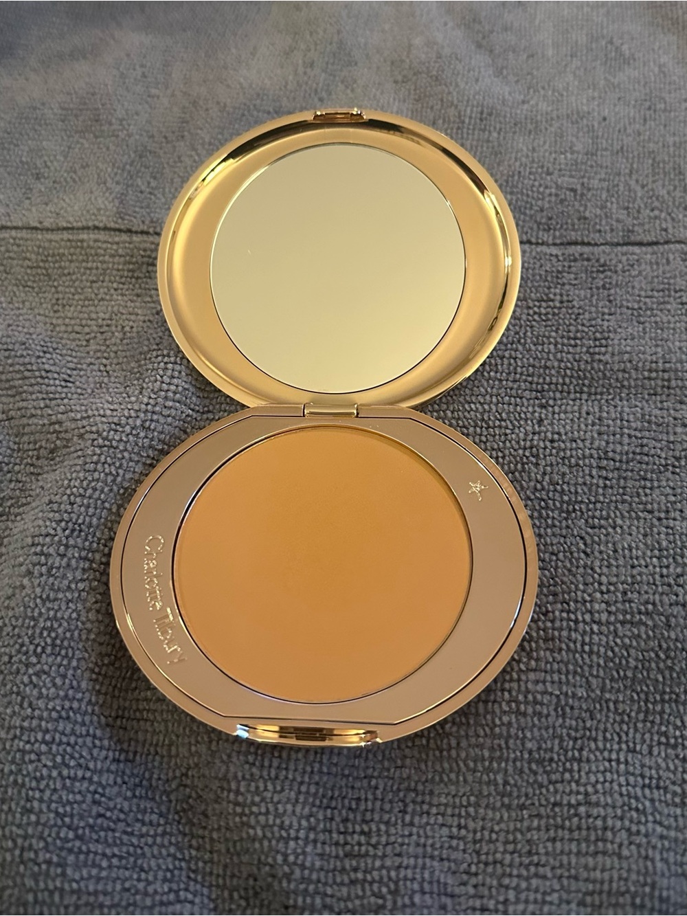 Charlotte Tilbury Airbrush Flawless Finish Blurring and Setting Powder - Picture 2 of 3